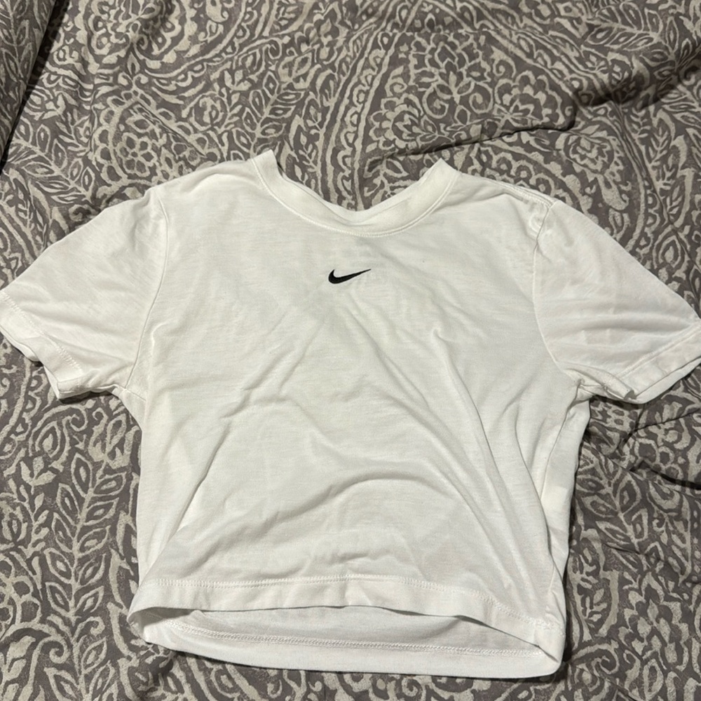Nike slim fit crop top tshirt